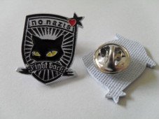 Metalpin "No Nazis"